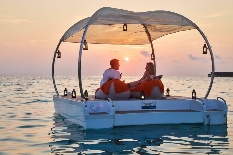 FLOATING DECK